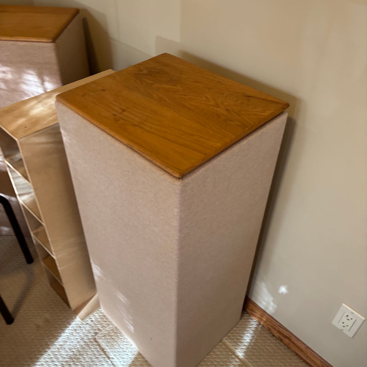 B116 Home Grouping (display stands with solid wood tops and more)