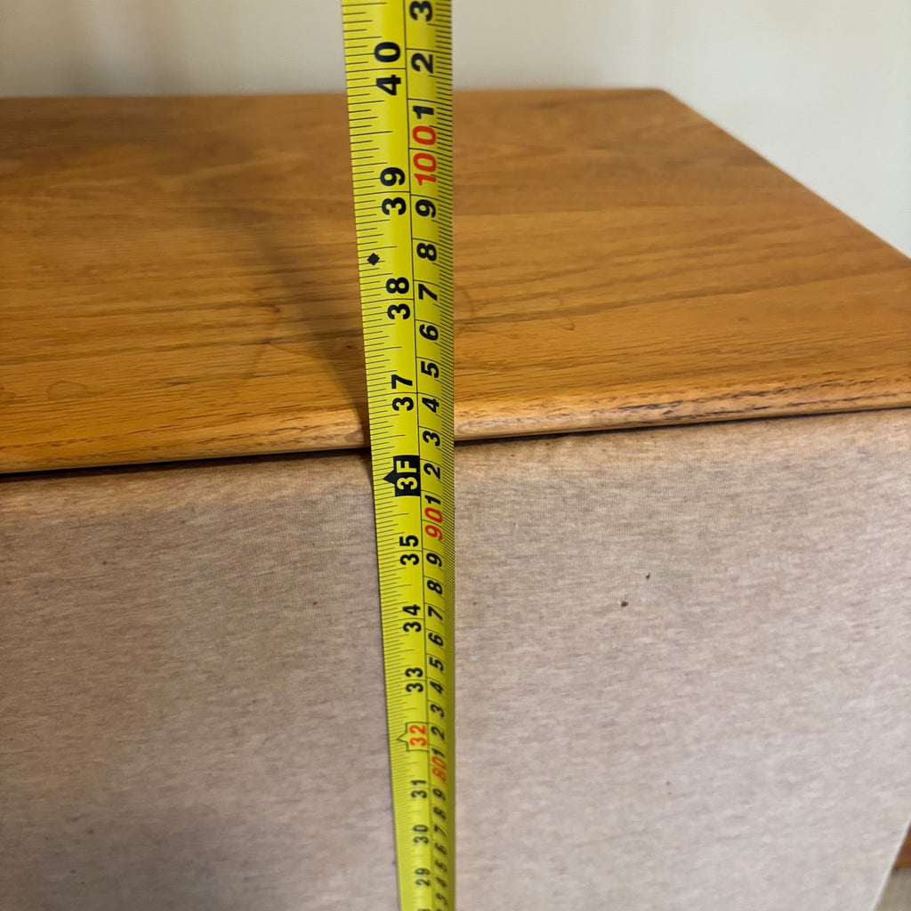 B116 Home Grouping (display stands with solid wood tops and more)