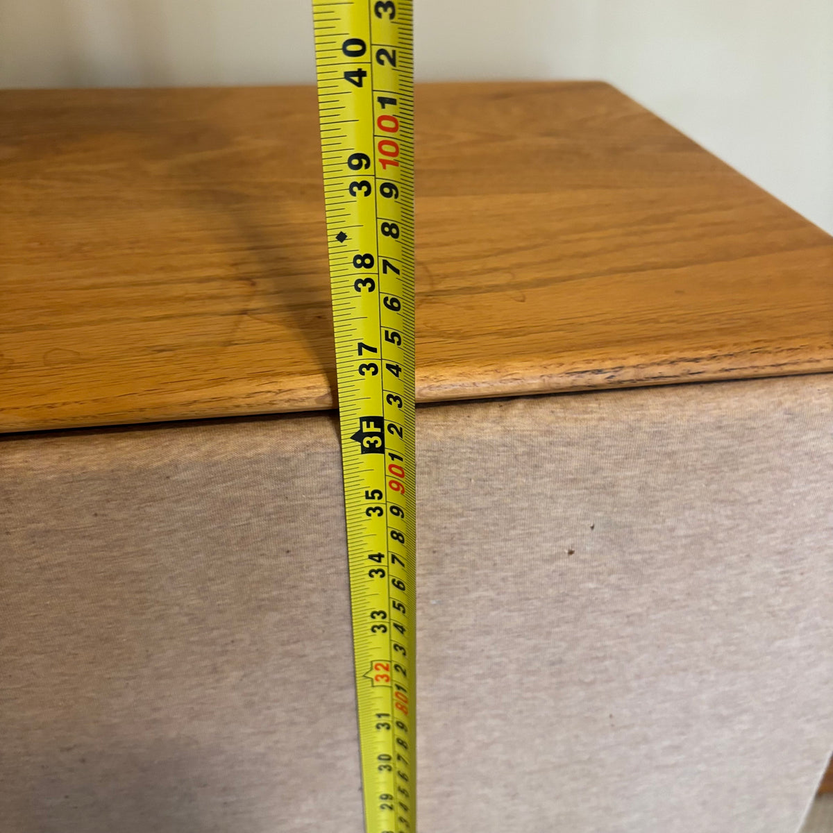 B116 Home Grouping (display stands with solid wood tops and more)