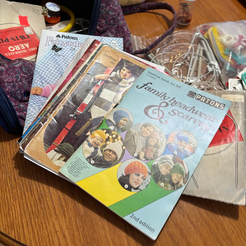 B118 Knitting Grouping (patterns and more) *** ITEMS DISPLAYED ON TABLE TOP ONLY