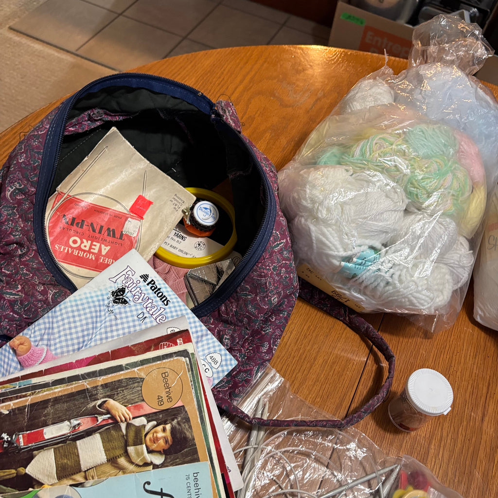 B118 Knitting Grouping (patterns and more) *** ITEMS DISPLAYED ON TABLE TOP ONLY