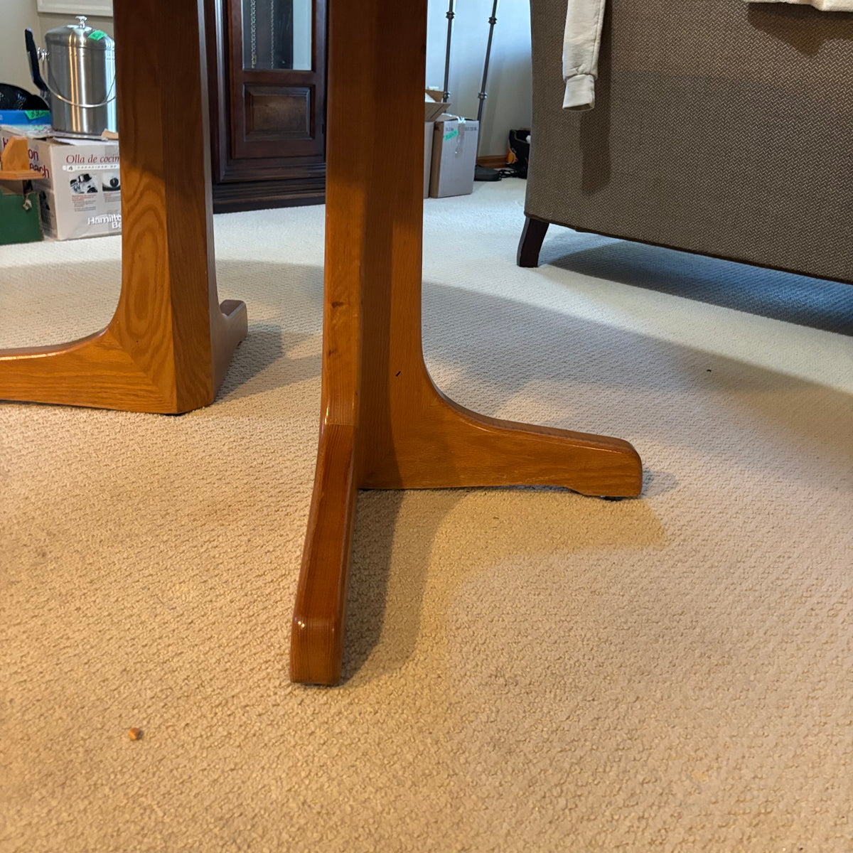 B119 Vintage solid wood oval kitchen table (53" x 42" x 30") ***some wear on top, pictured with leaf
