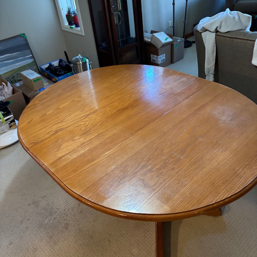 B119 Vintage solid wood oval kitchen table (53" x 42" x 30") ***some wear on top, pictured with leaf