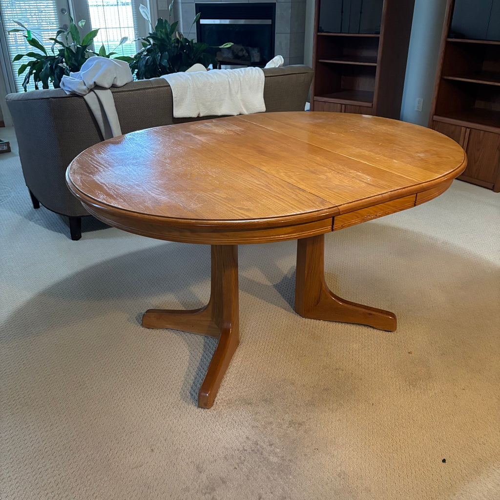 B119 Vintage solid wood oval kitchen table (53" x 42" x 30") ***some wear on top, pictured with leaf