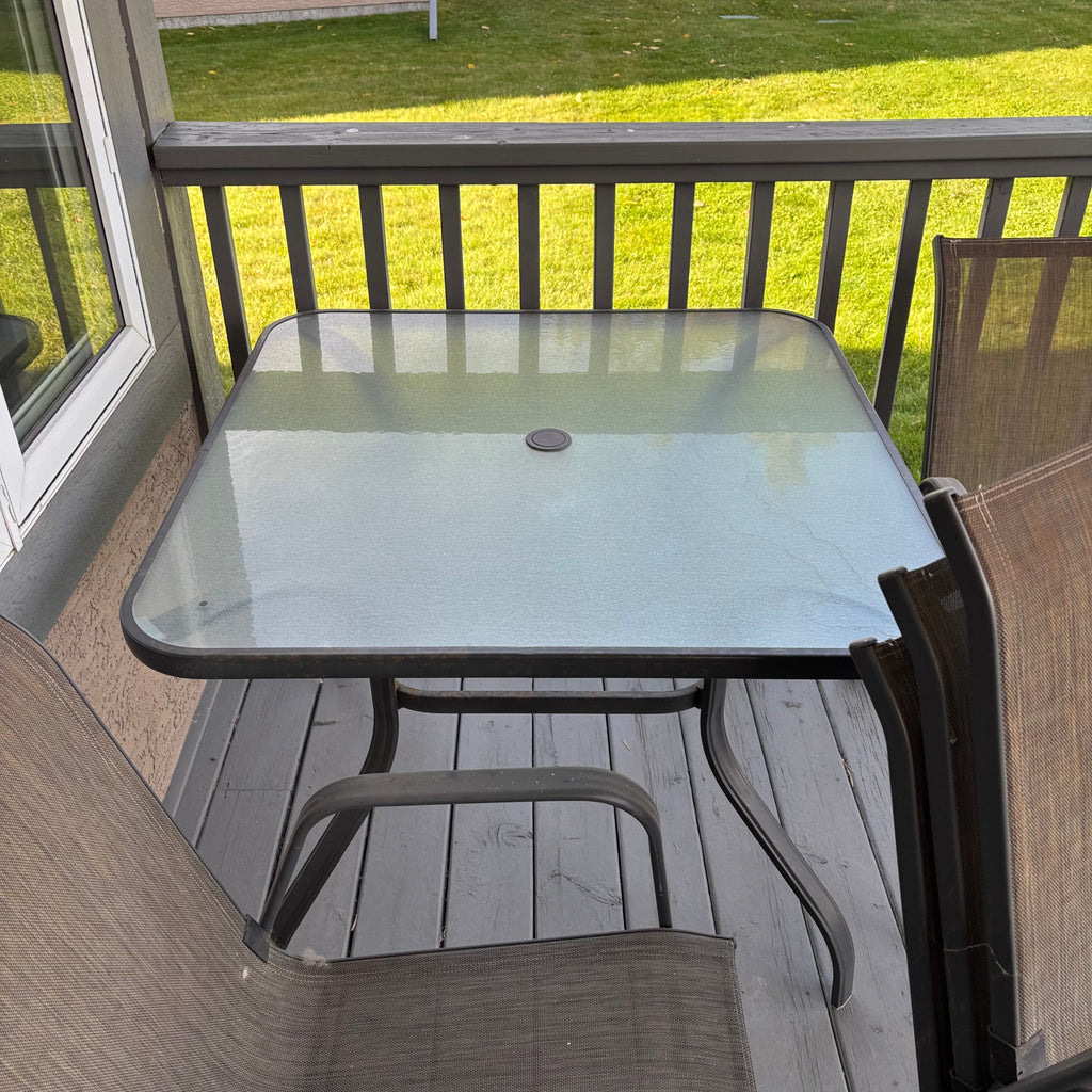 B127 7 Piece Patio Set and Planter Grouping