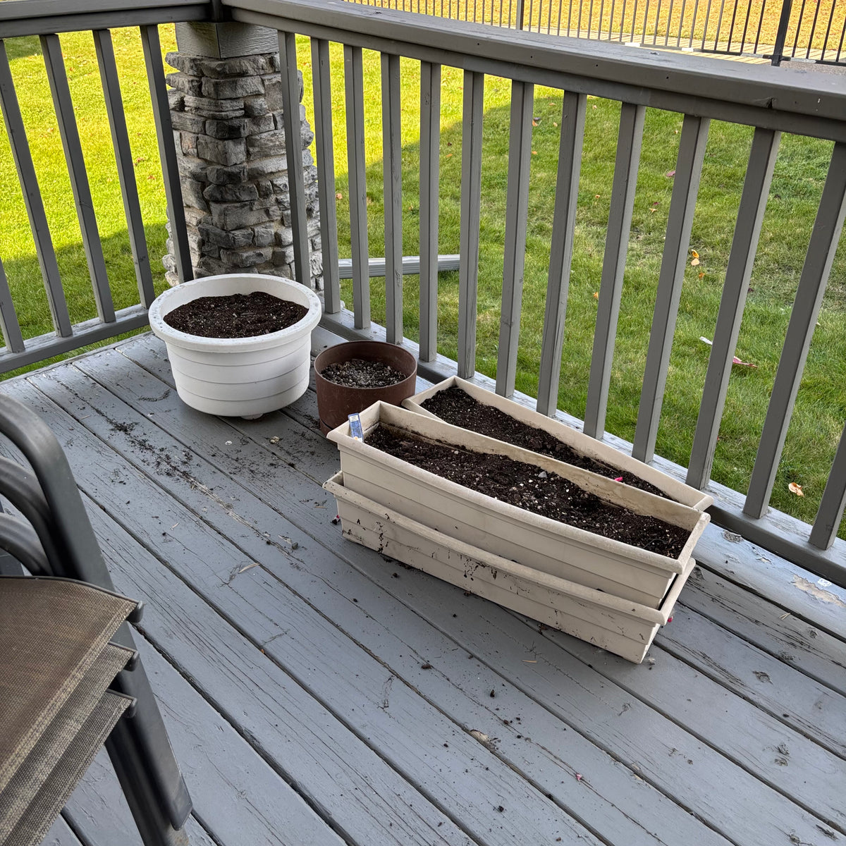 B127 7 Piece Patio Set and Planter Grouping