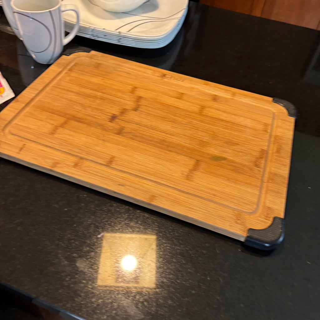 B129 Kitchen Grouping (cutting board and more)***items on counter top ONLY
