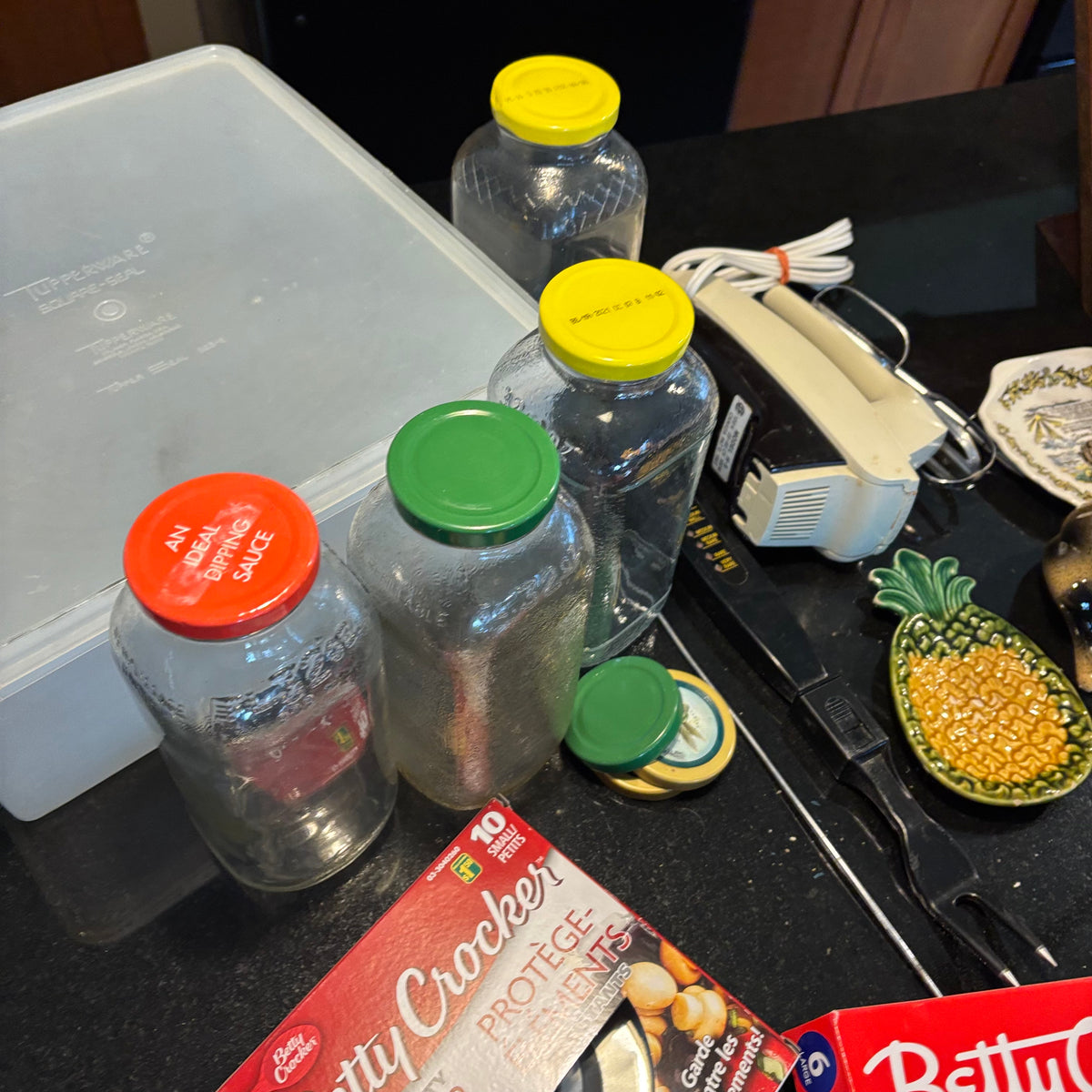 B129 Kitchen Grouping (cutting board and more)***items on counter top ONLY
