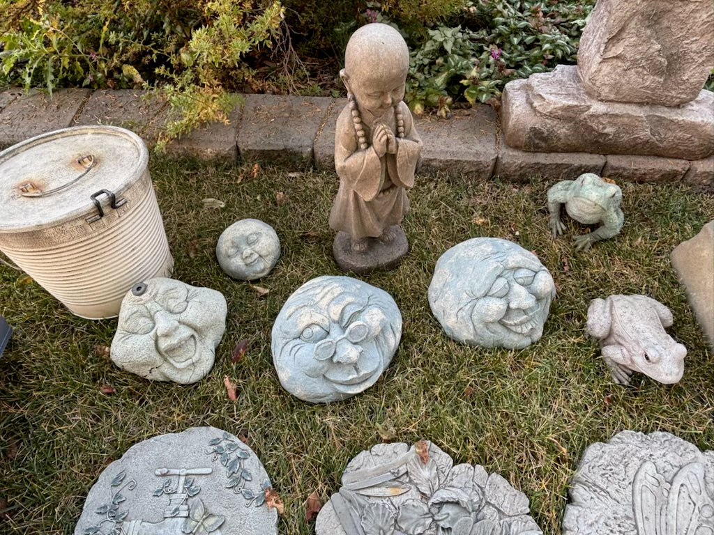 D202 Garden Grouping (stepping stones and more)
