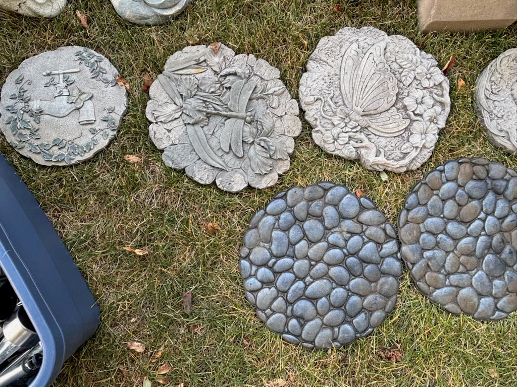 D202 Garden Grouping (stepping stones and more)
