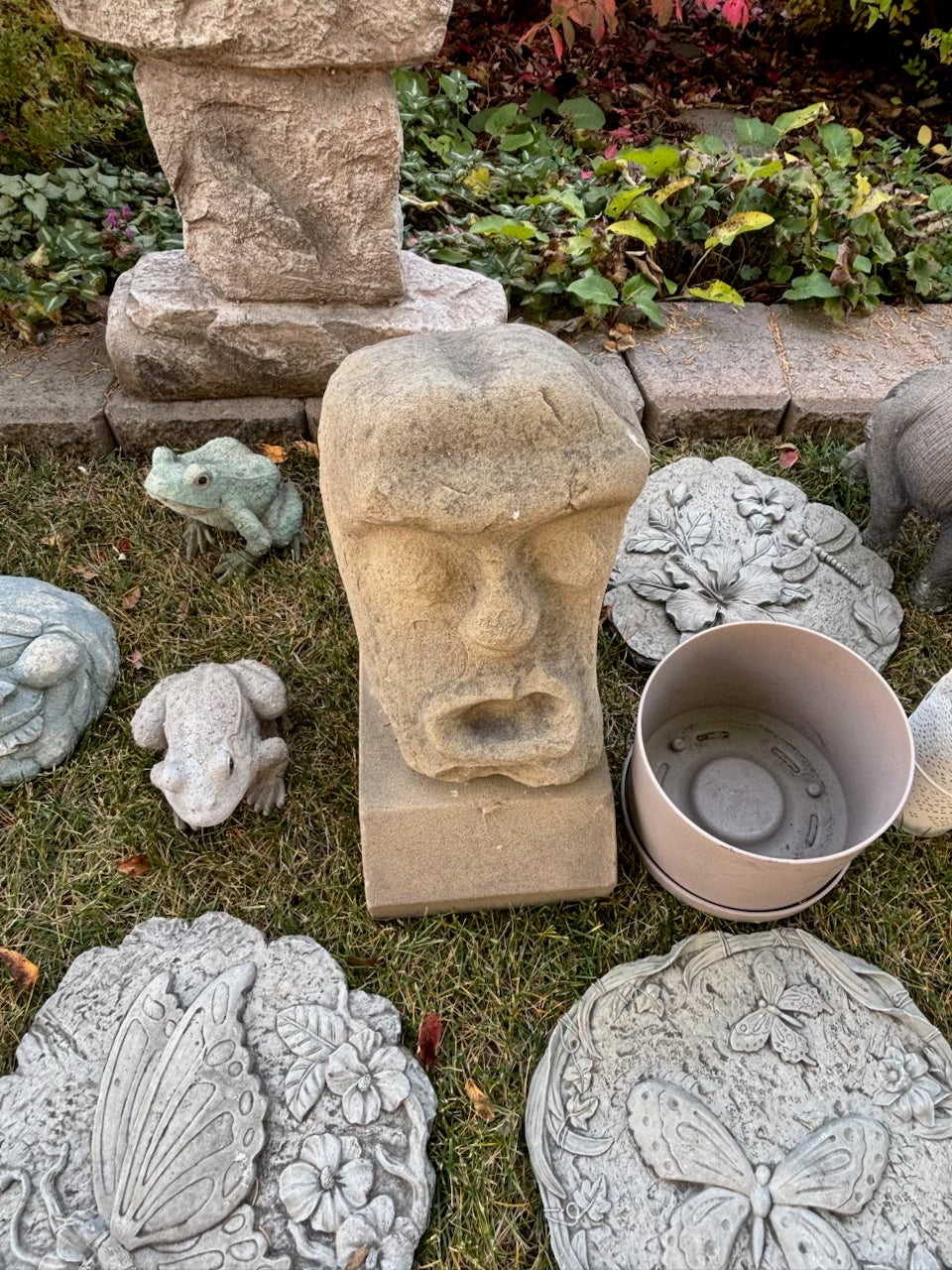 D202 Garden Grouping (stepping stones and more)