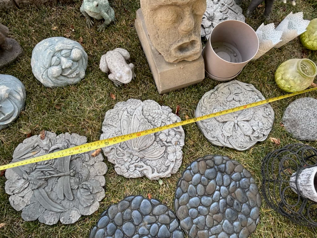 D202 Garden Grouping (stepping stones and more)