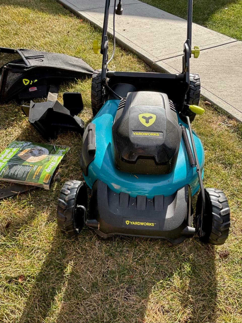 D203 Yardworks electric lawnmower