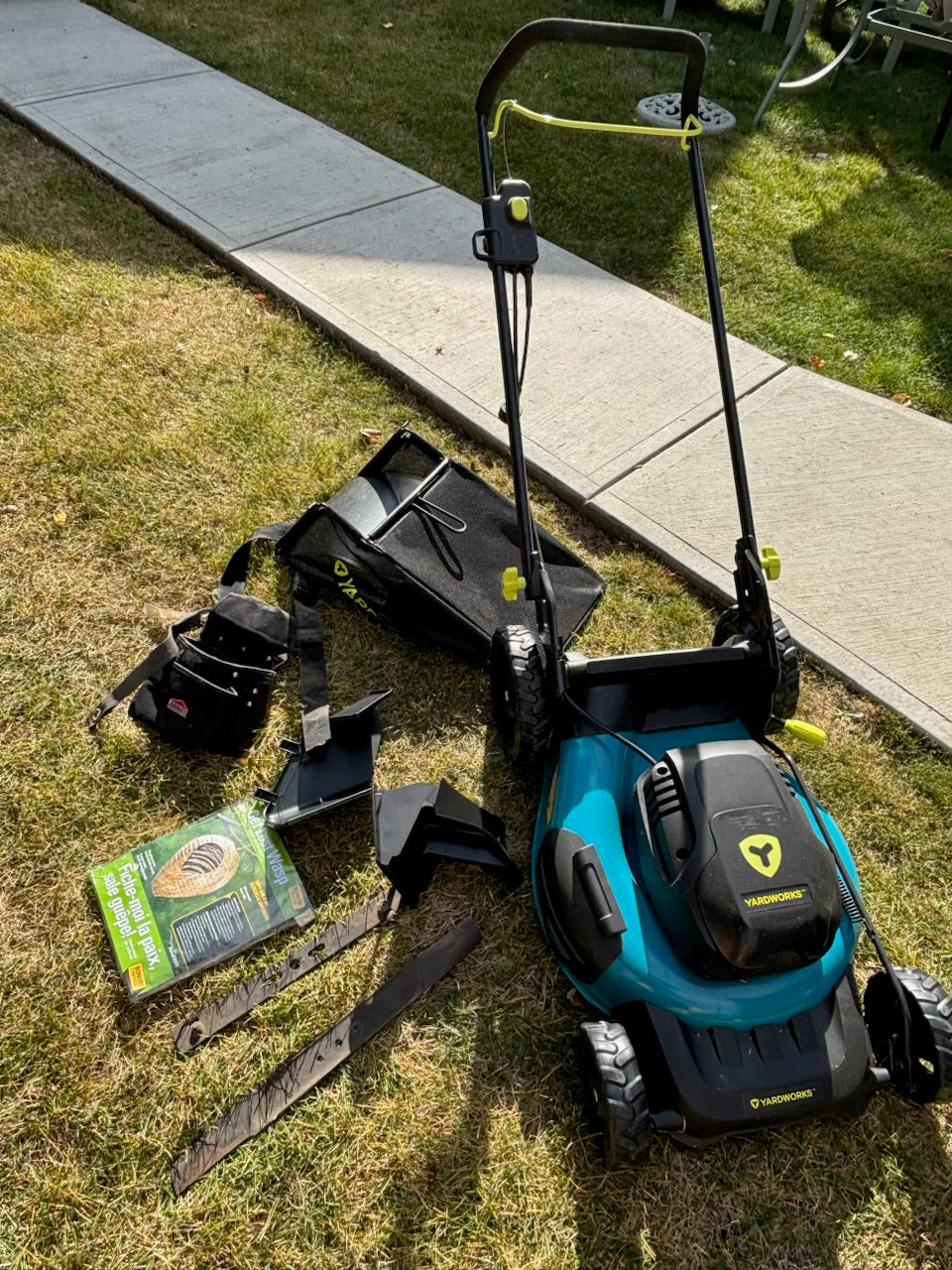 D203 Yardworks electric lawnmower