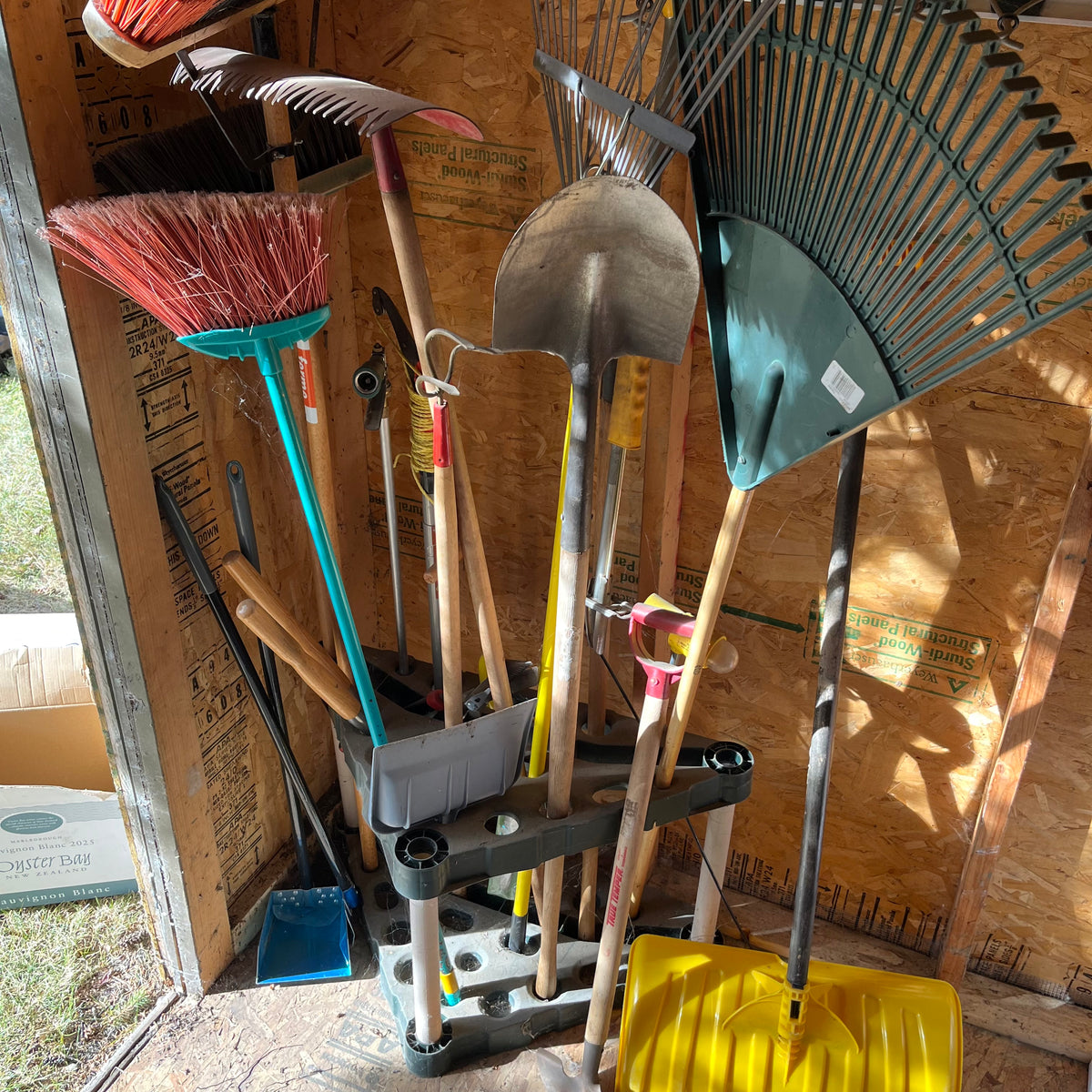 D302 Yard Grouping (shovels and more)