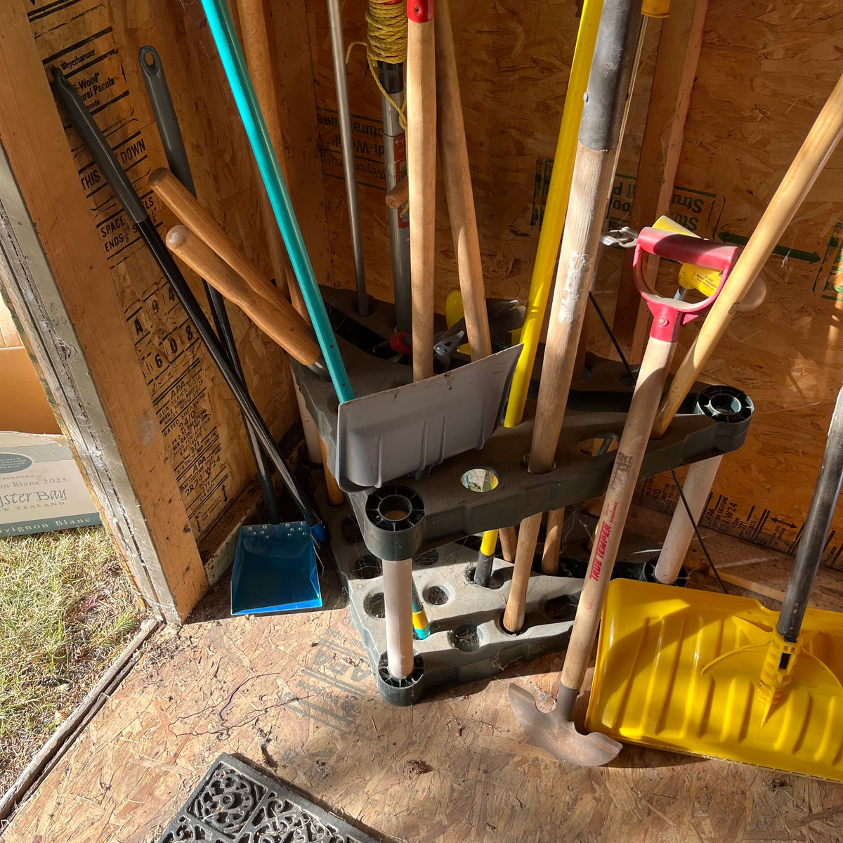 D302 Yard Grouping (shovels and more)