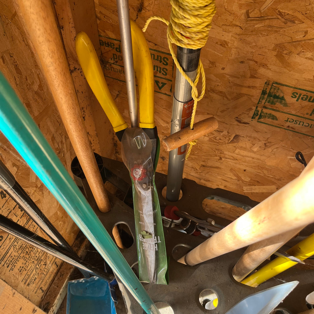 D302 Yard Grouping (shovels and more)