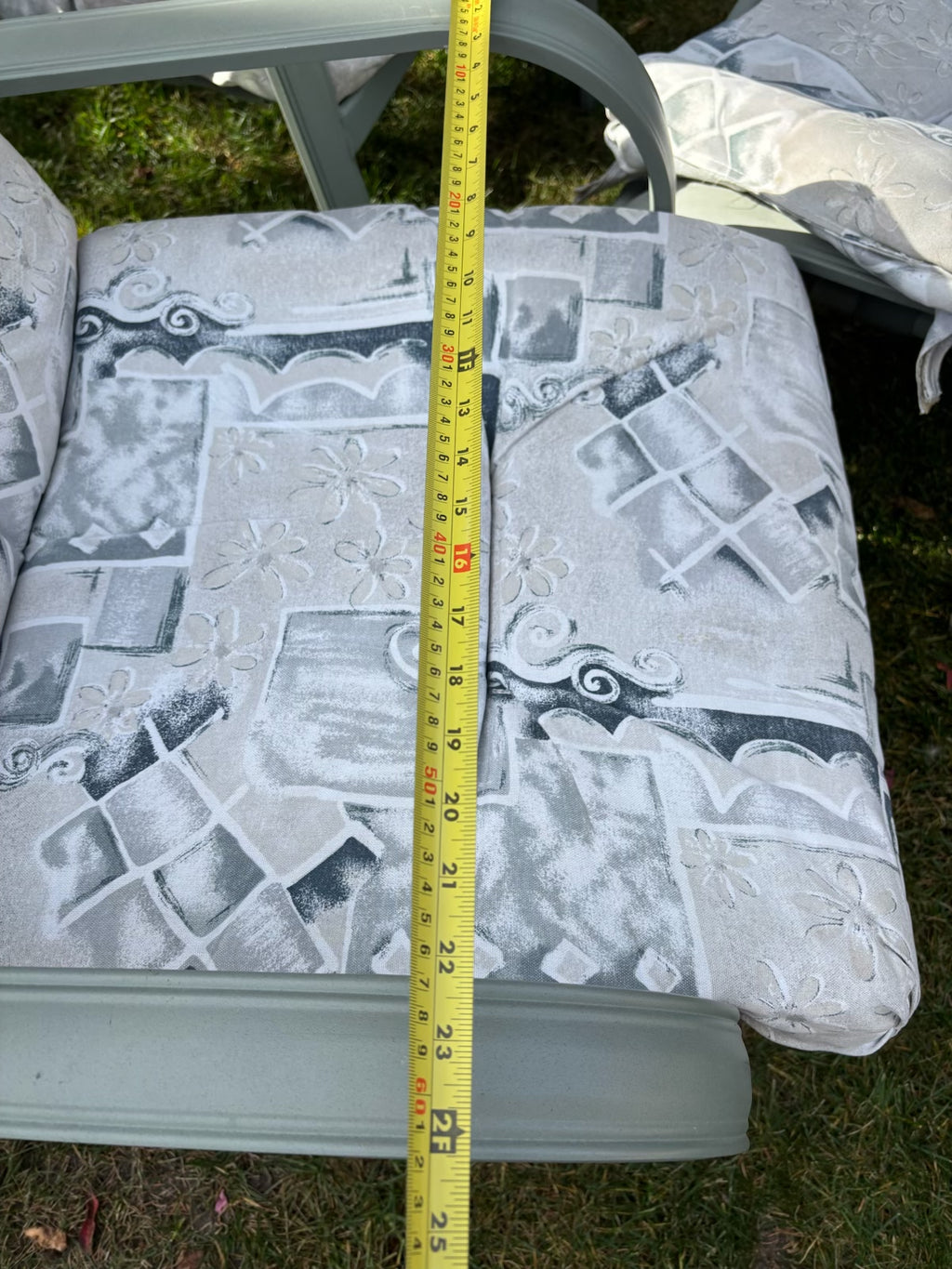 D205 Patio Grouping (chairs, table and more)