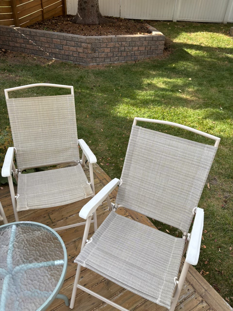 D206 5 Piece Patio Grouping (four chairs and small table)