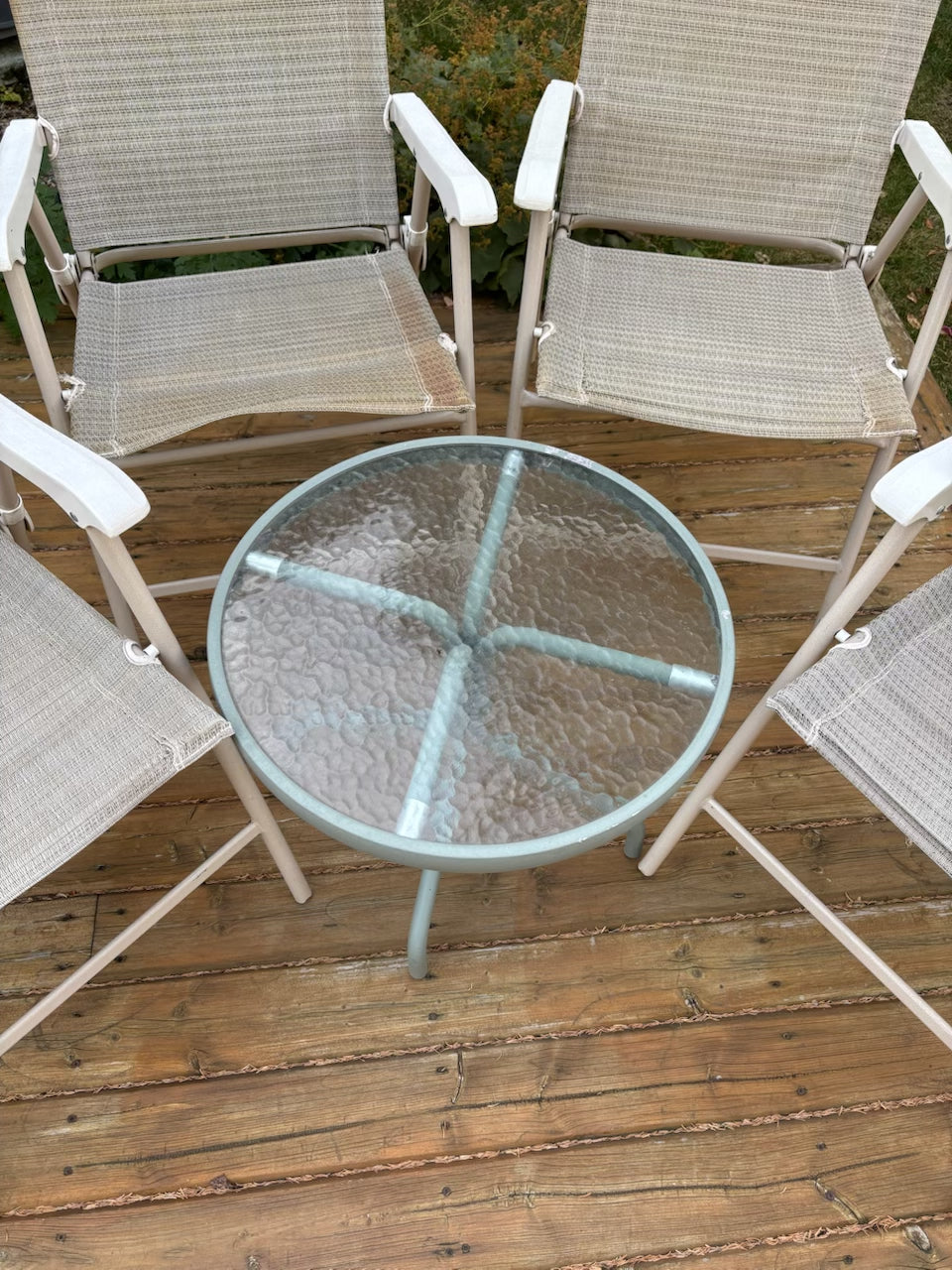 D206 5 Piece Patio Grouping (four chairs and small table)