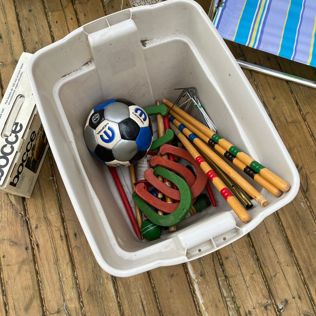 D304 Yard Grouping (beach chairs and more)