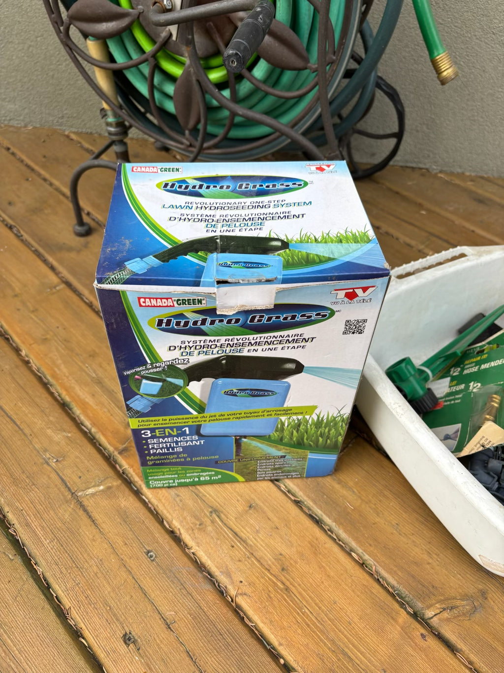D207 Garden Grouping (hose reel with leaves and more)