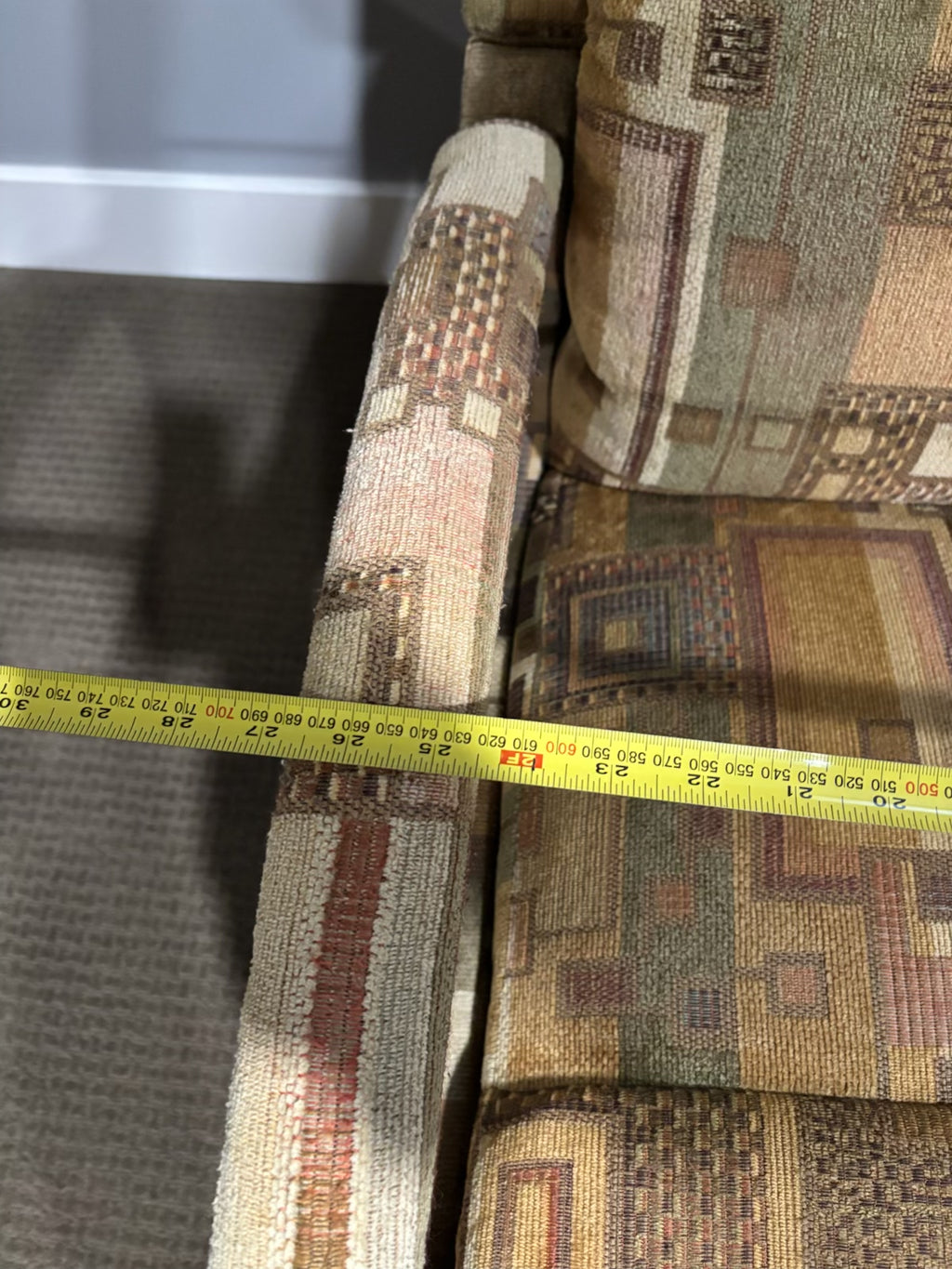 D211 Set of 2 vintage La-z-y Boy fabric recliners