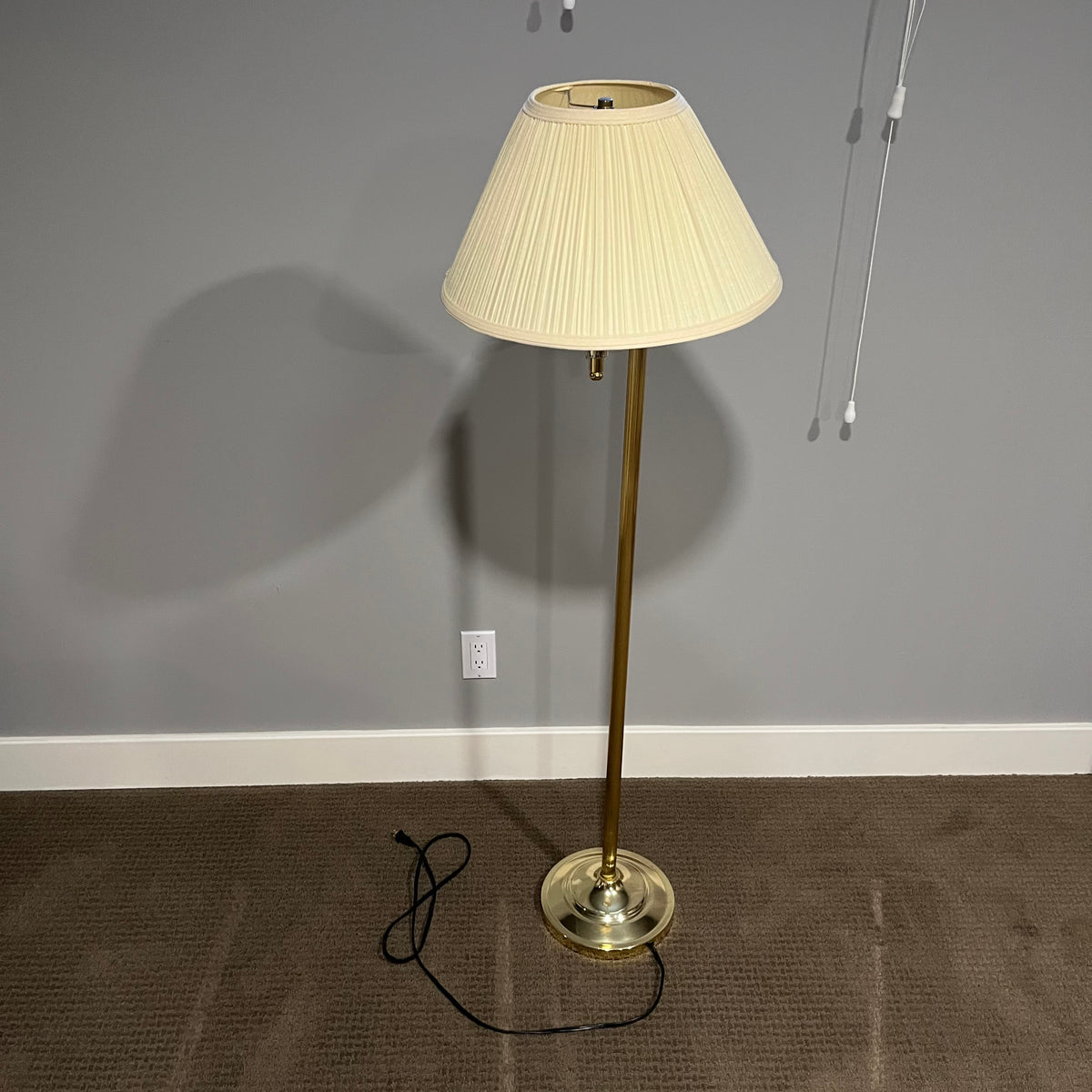 D305 Vintage metal based floor lamp with pleated shade