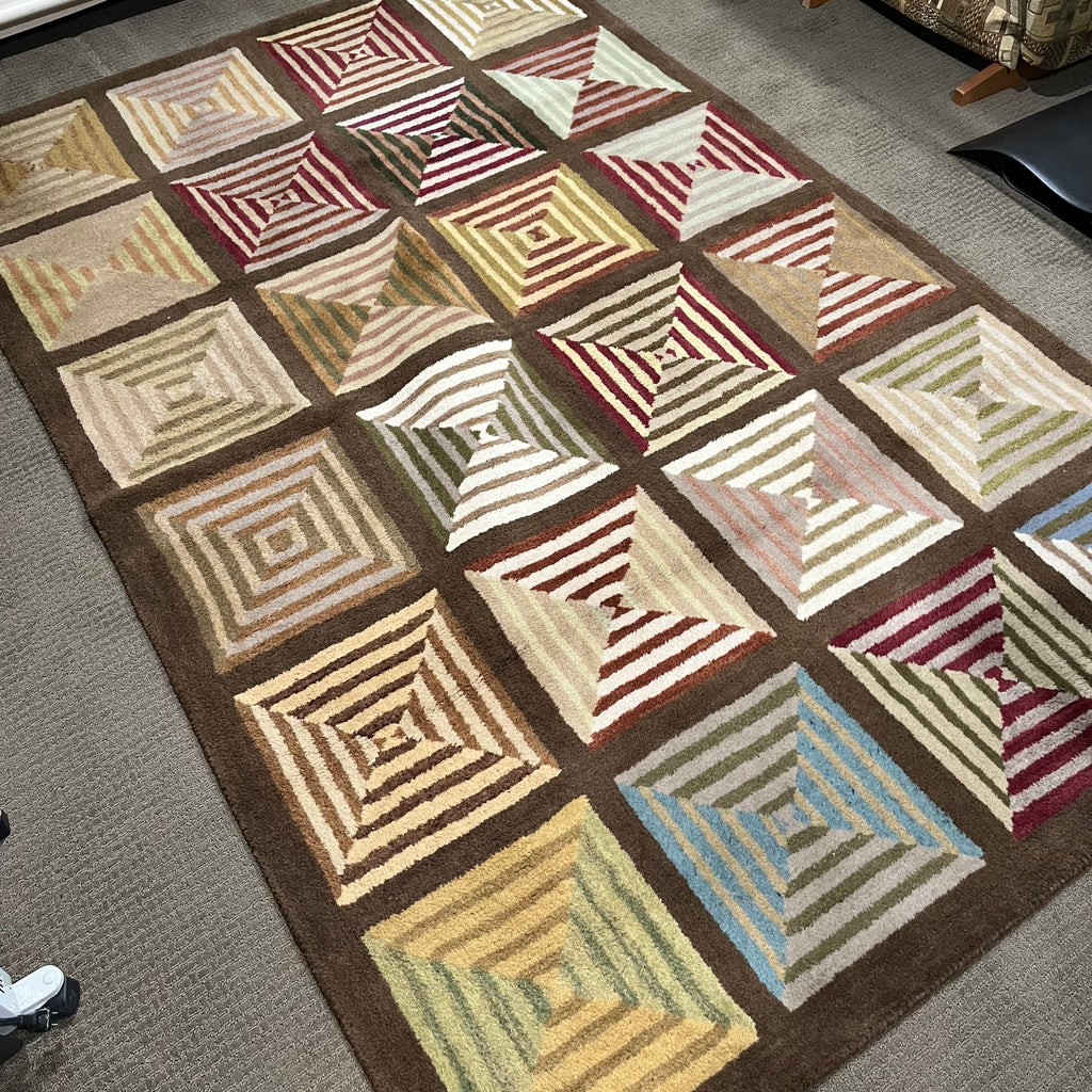 D307 Geometric shaped wool area rug (95" x 60")