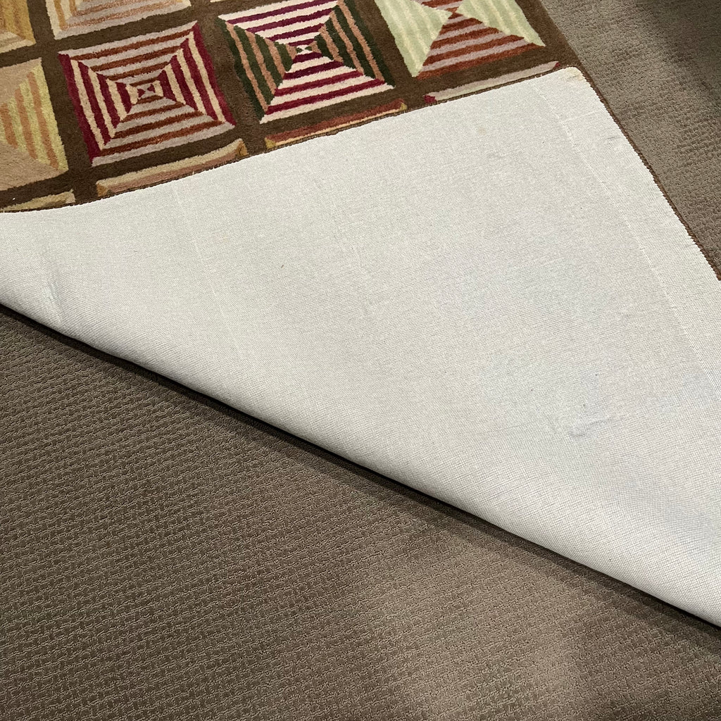 D307 Geometric shaped wool area rug (95" x 60")