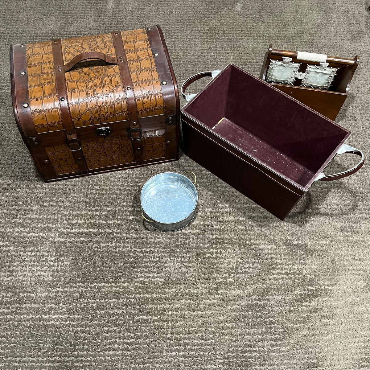 D308 Home Grouping (decorative chest and more)
