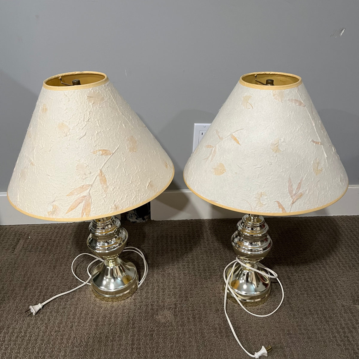 D311 Set of 2 metal base table lamps with white shades