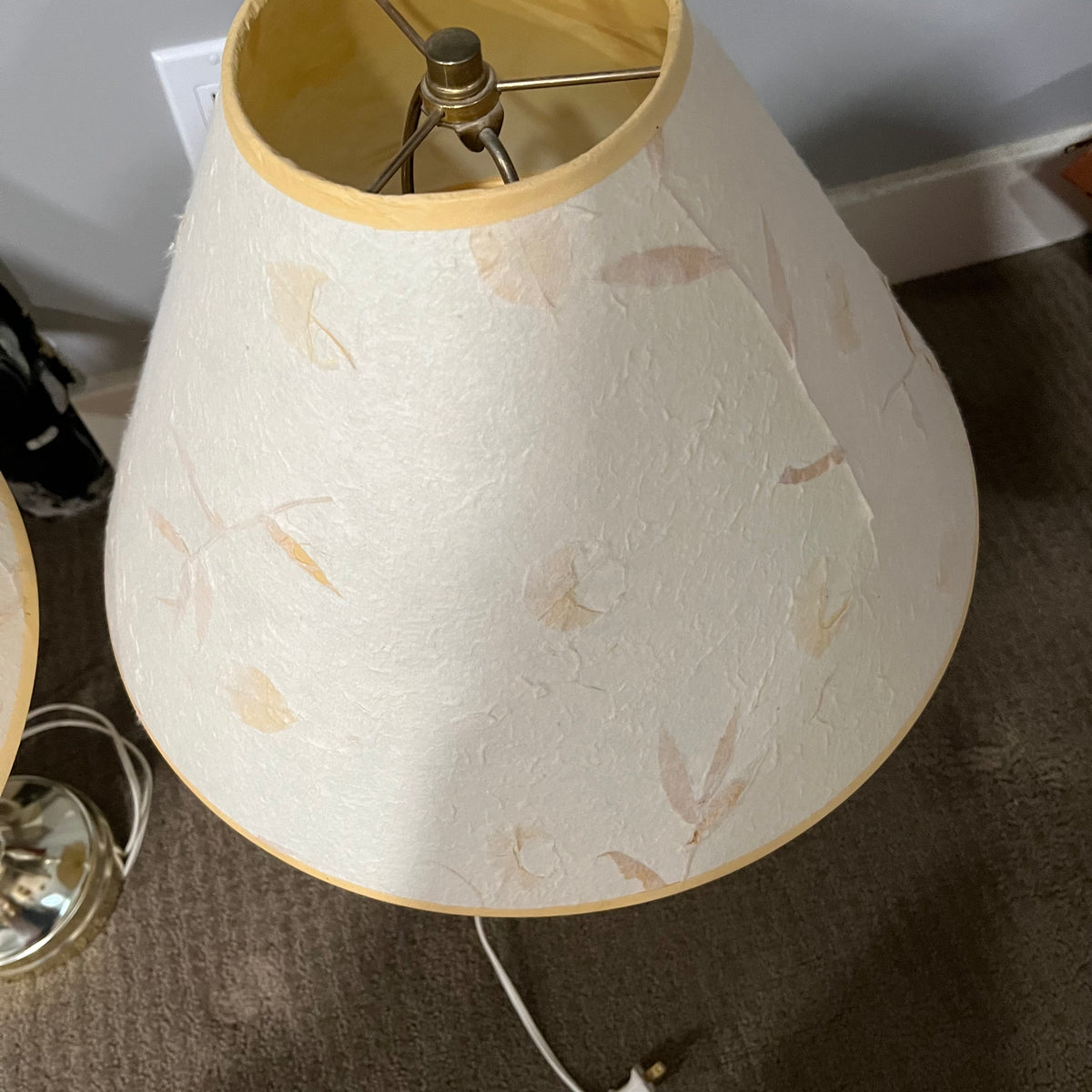 D311 Set of 2 metal base table lamps with white shades