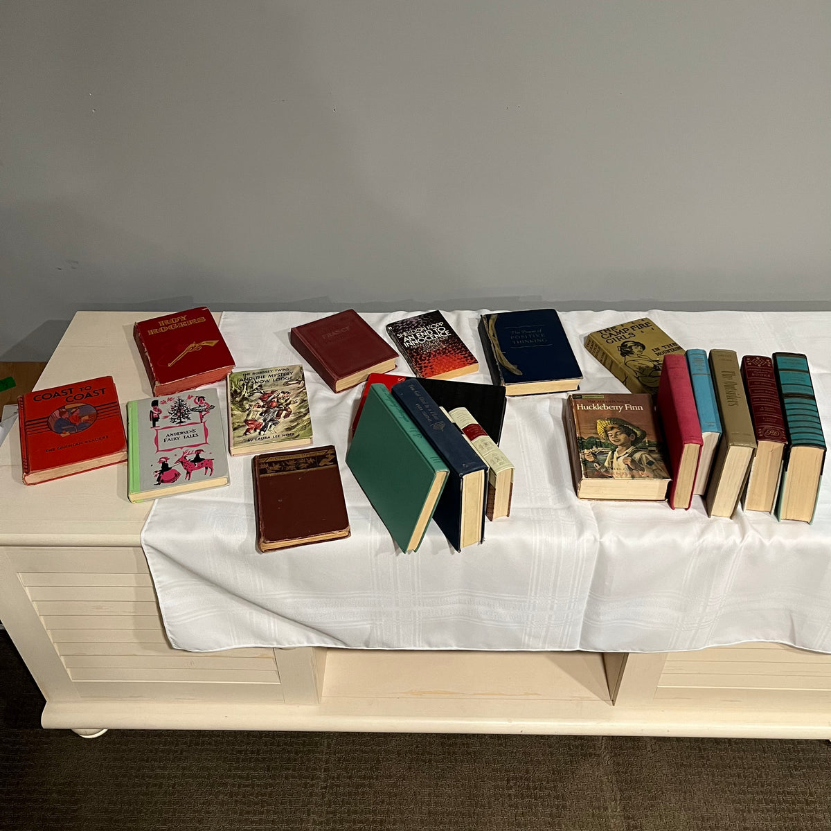 D317 Vintage Book Lot (Huckleberry Finn and more)