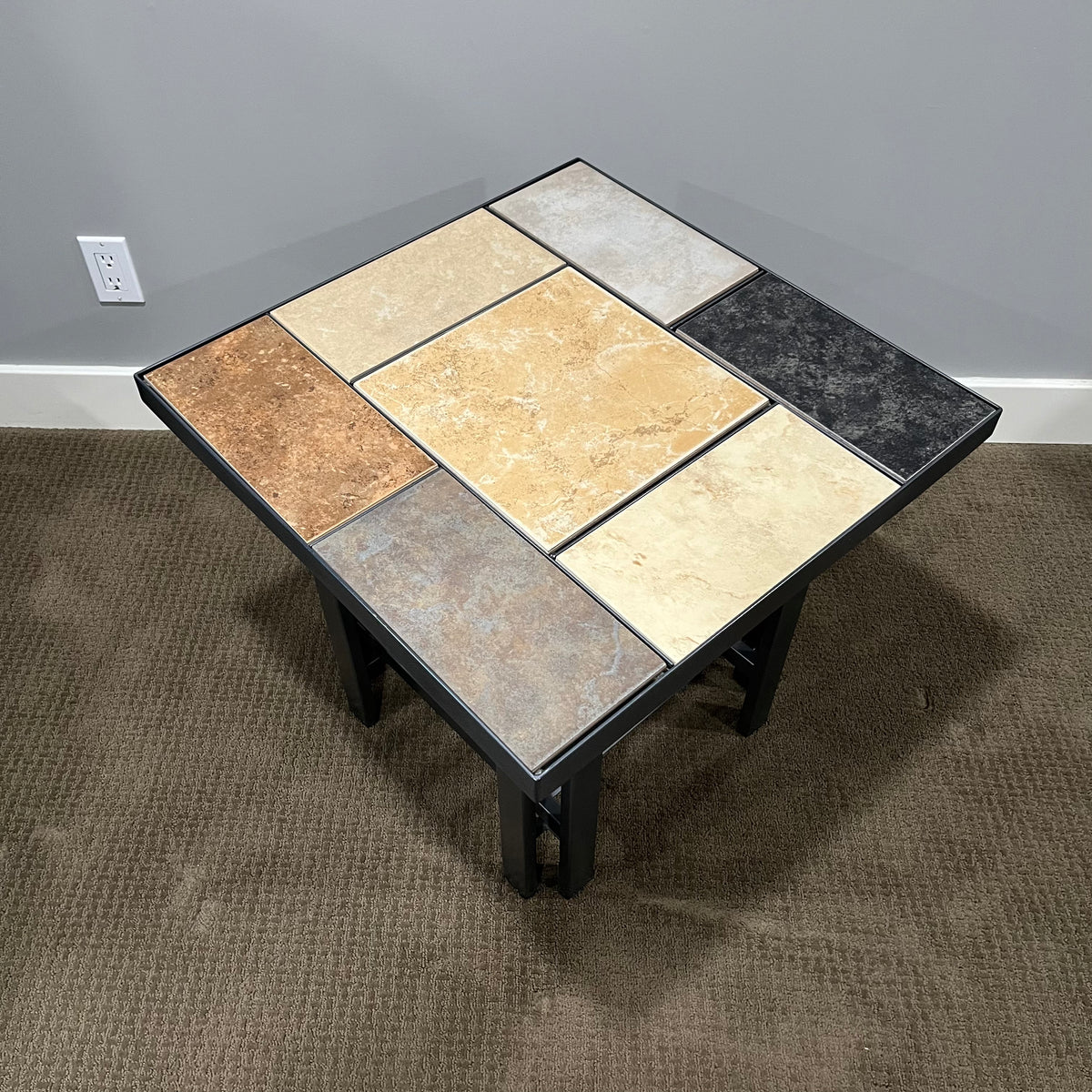 D321 Metal and tile end table (24" x24" x 18")