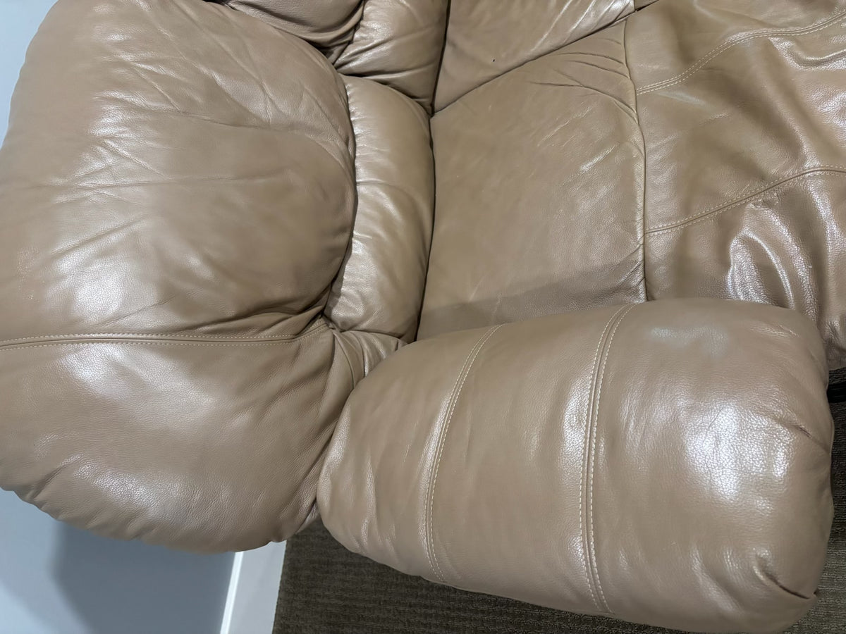 D217 Light beige leather reclining loveseat (wear on leather)