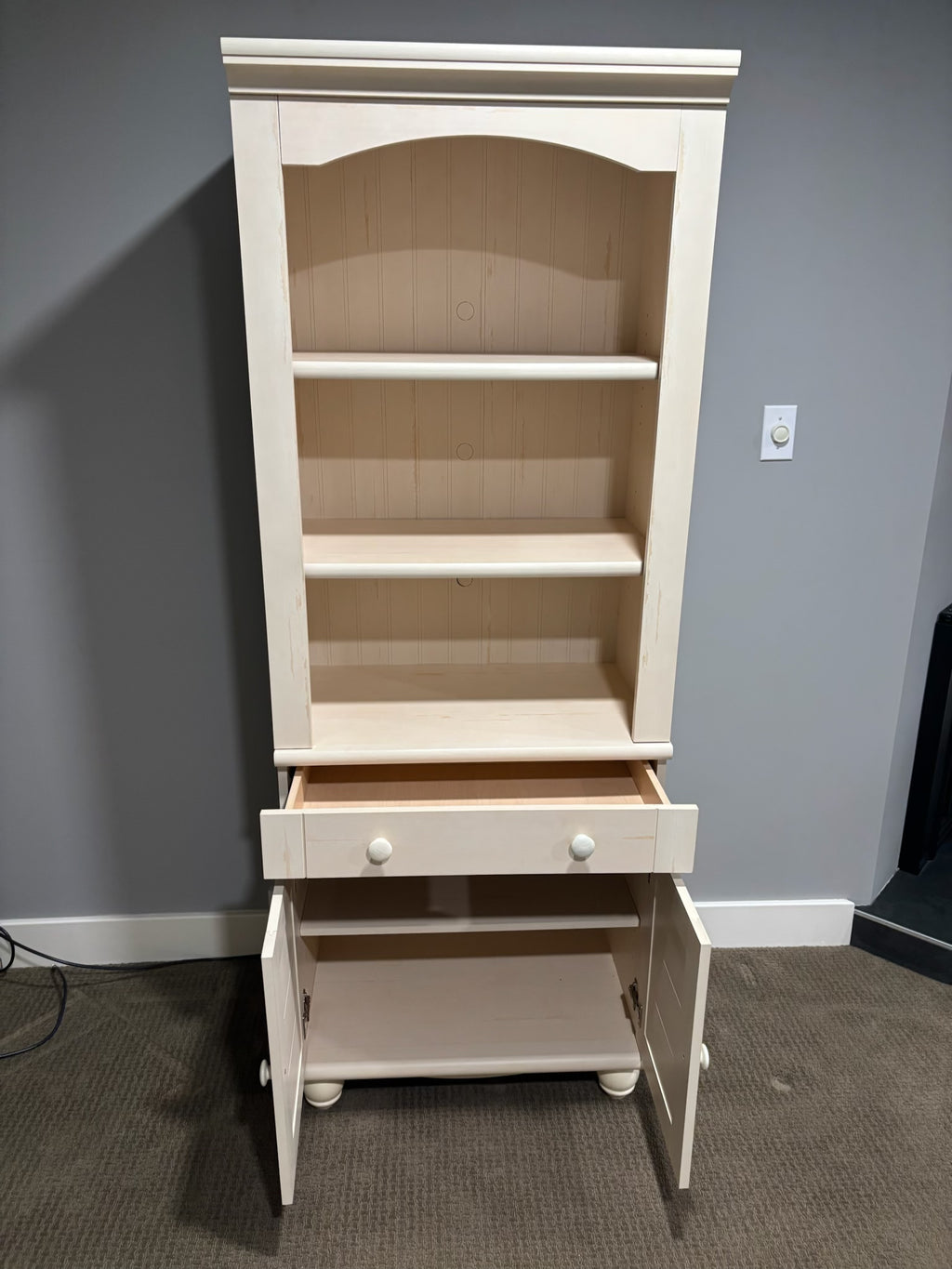 D219 Sauder Harbor View antiqued white 5 shelf bookcase with doors (27" x 16" x 72")