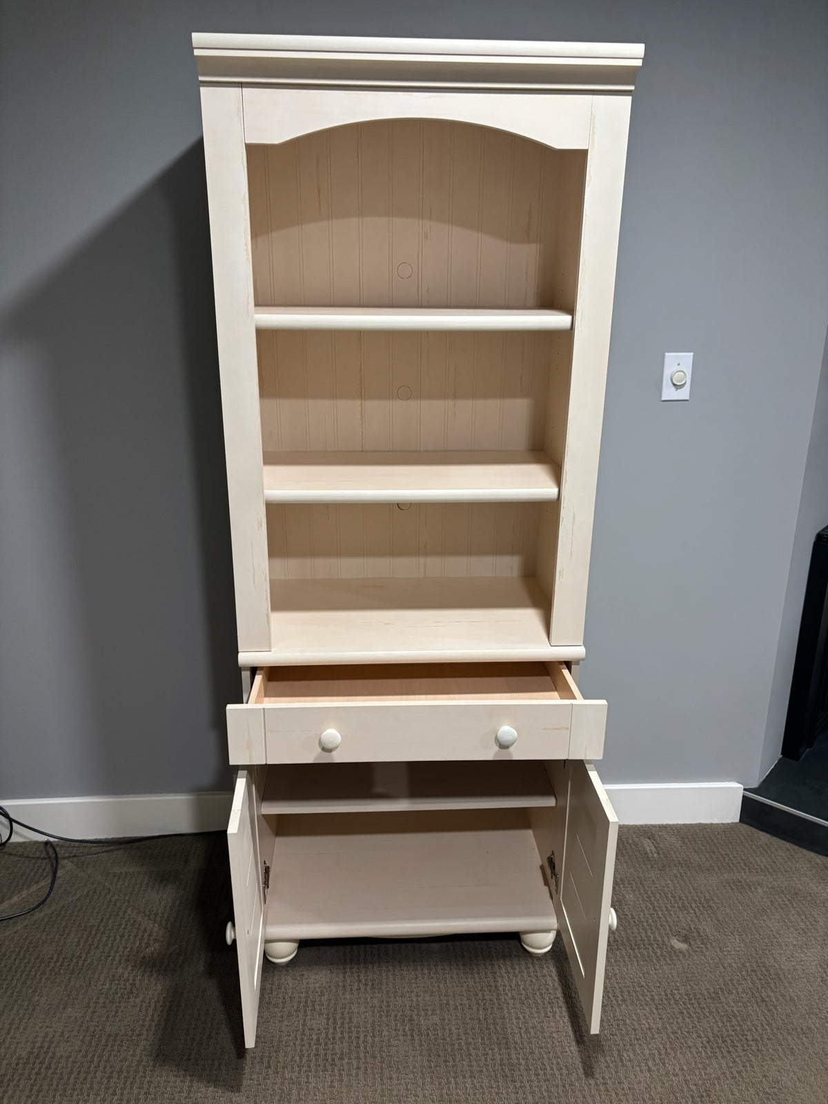 D218 Sauder Harbor View antiqued white 5 shelf bookcase with doors (27" x 16" x 72")