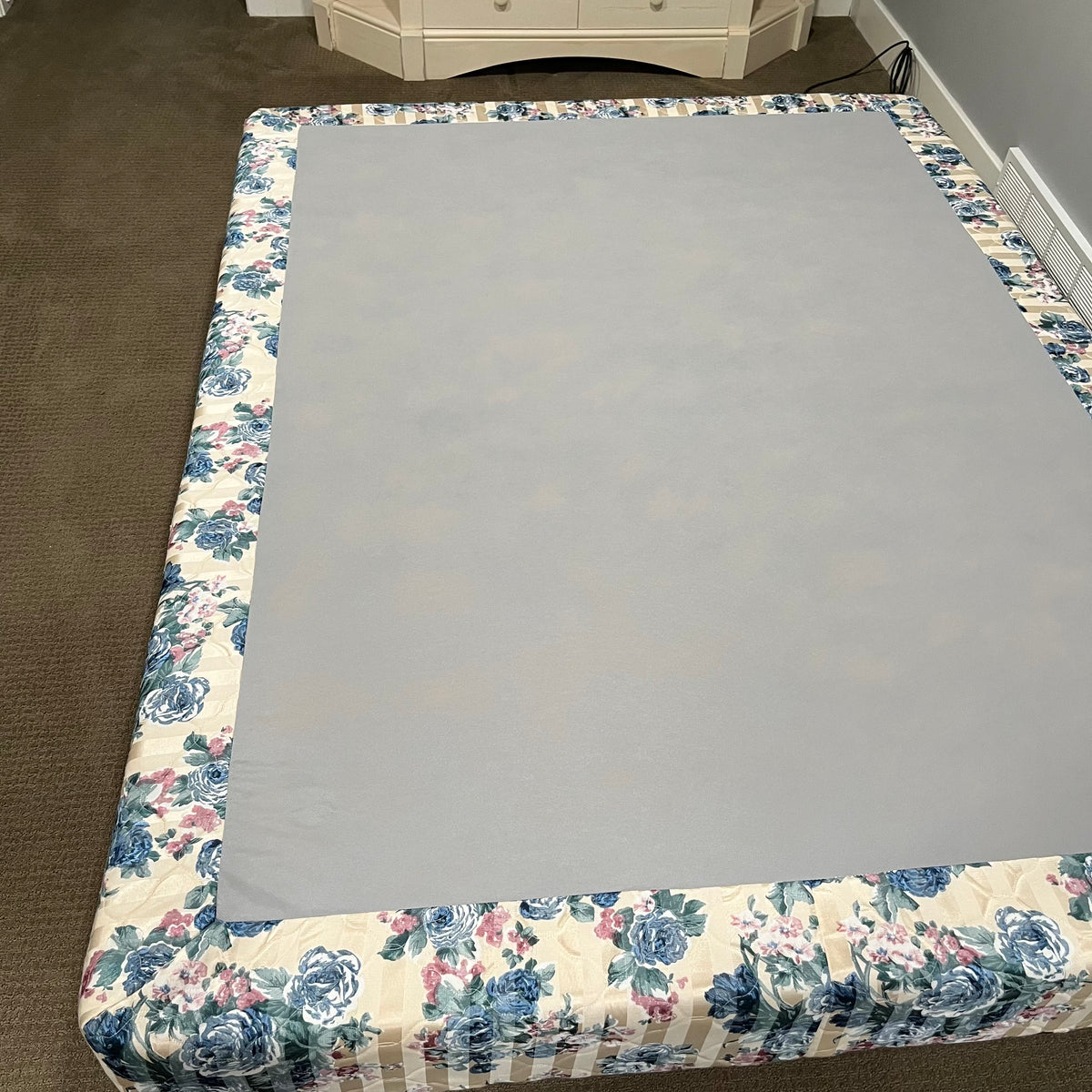 D324 Sears O Pedic Portfolio Collection Queen size mattress, boxspring and metal frame