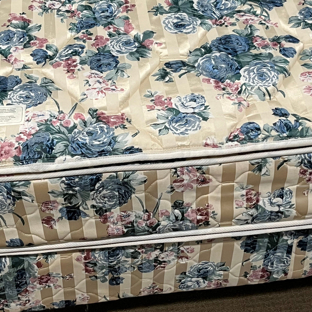 D324 Sears O Pedic Portfolio Collection Queen size mattress, boxspring and metal frame