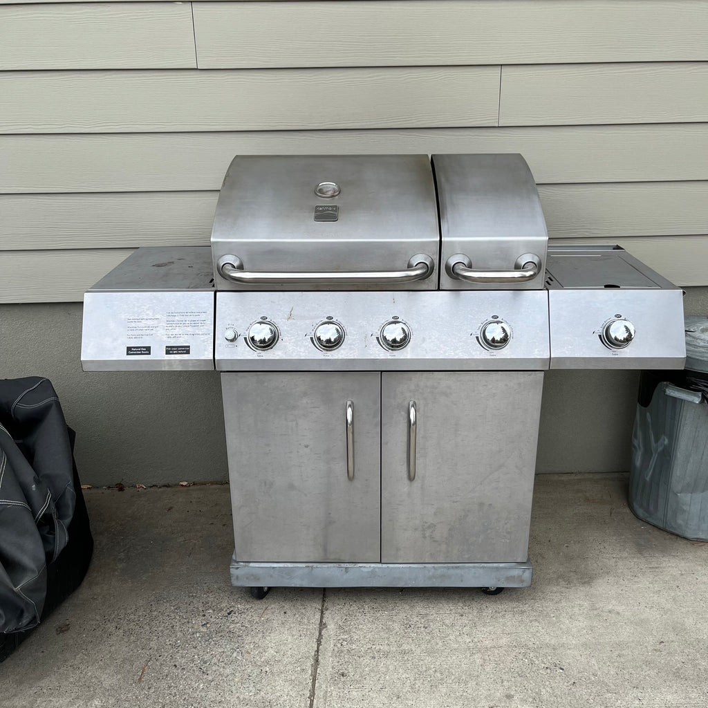 D327 Stainless steel Kenmore propane BBQ (comes with two propane tanks and cover)