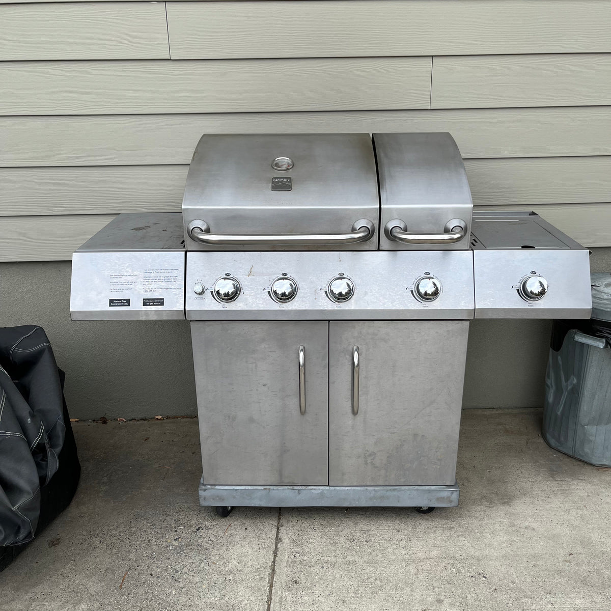 D327 Stainless steel Kenmore propane BBQ (comes with two propane tanks and cover)