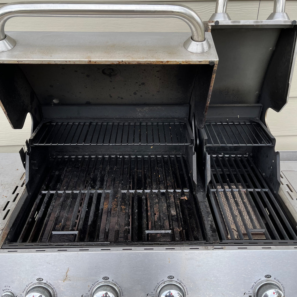 D327 Stainless steel Kenmore propane BBQ (comes with two propane tanks and cover)