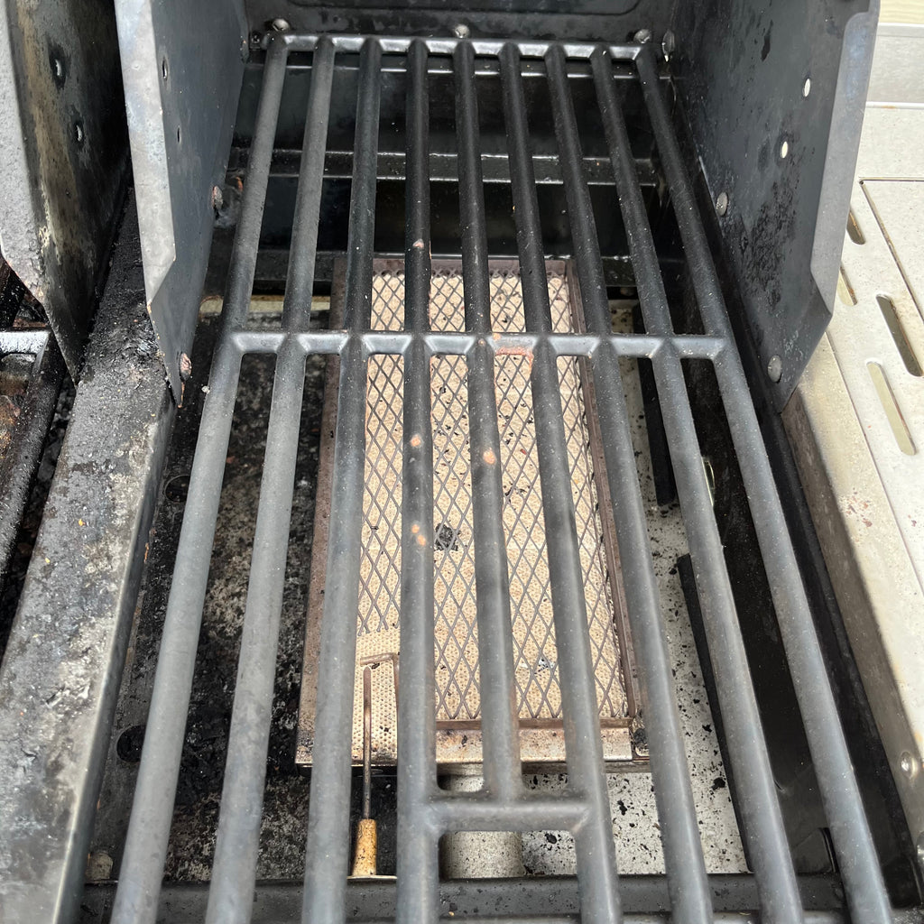 D327 Stainless steel Kenmore propane BBQ (comes with two propane tanks and cover)