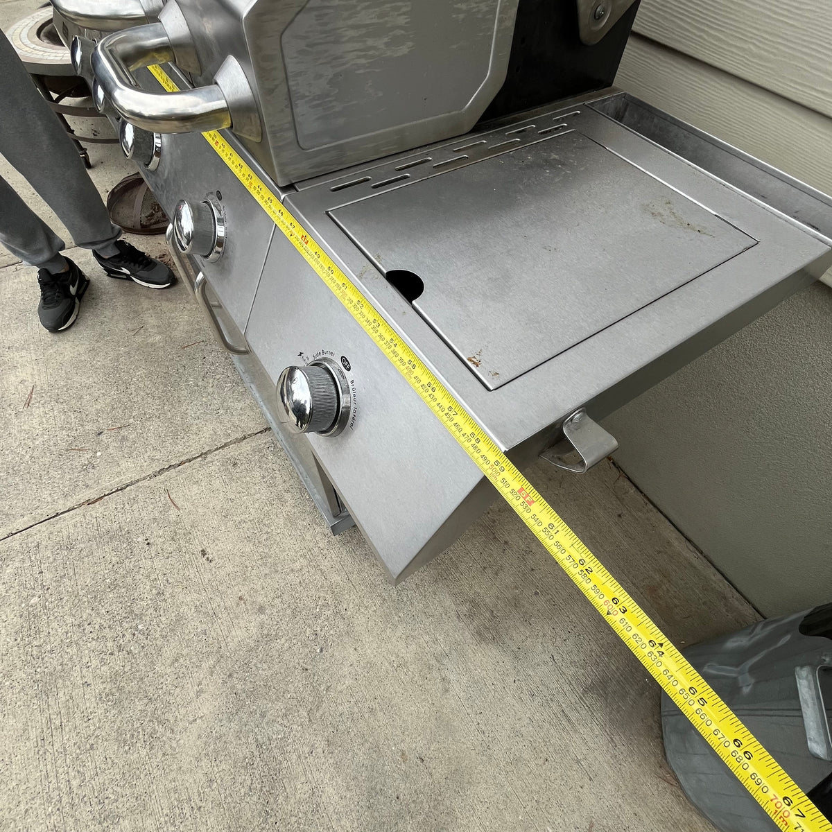 D327 Stainless steel Kenmore propane BBQ (comes with two propane tanks and cover)