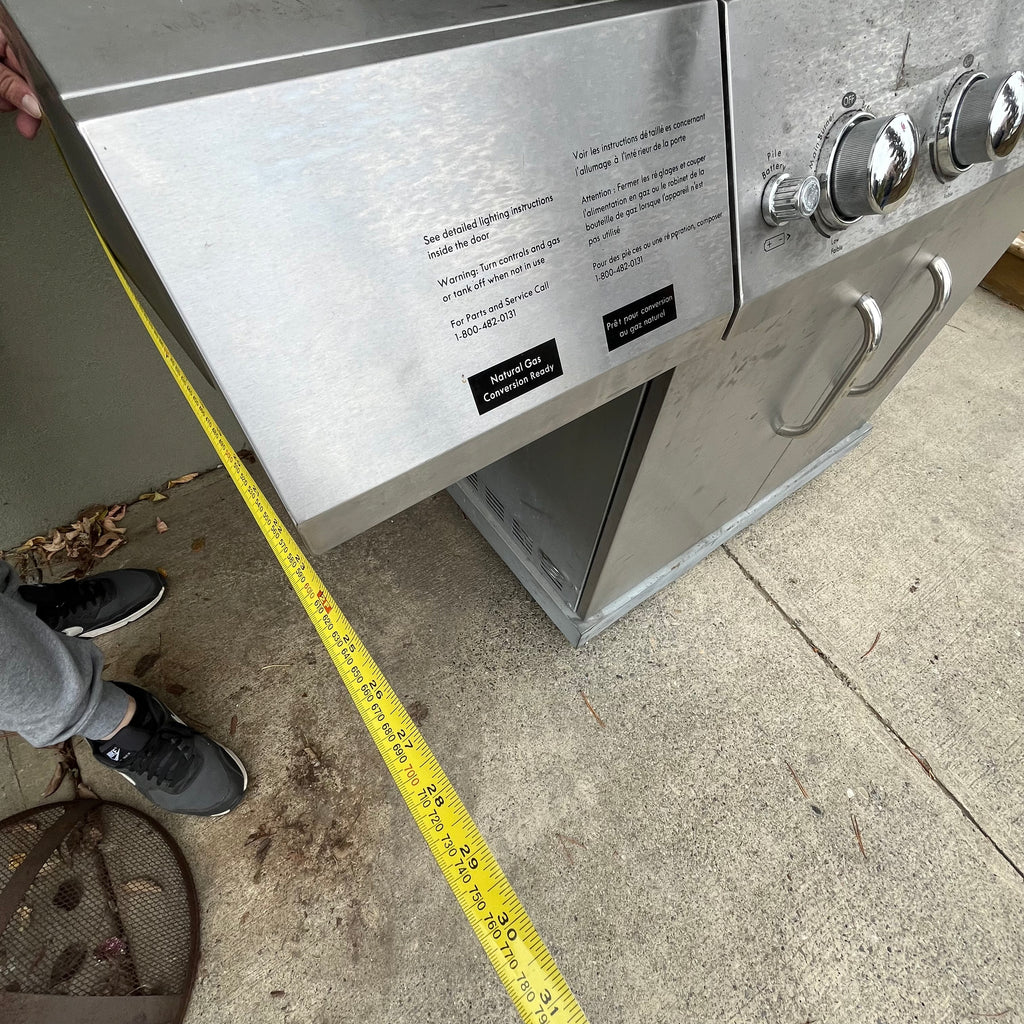 D327 Stainless steel Kenmore propane BBQ (comes with two propane tanks and cover)