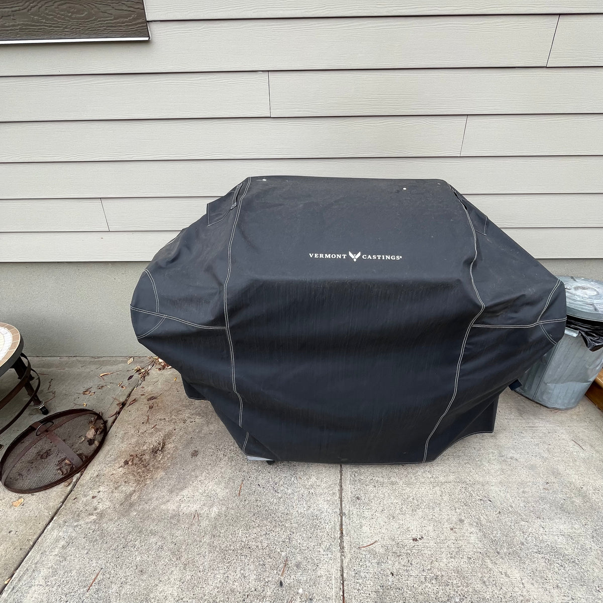D327 Stainless steel Kenmore propane BBQ (comes with two propane tanks and cover)