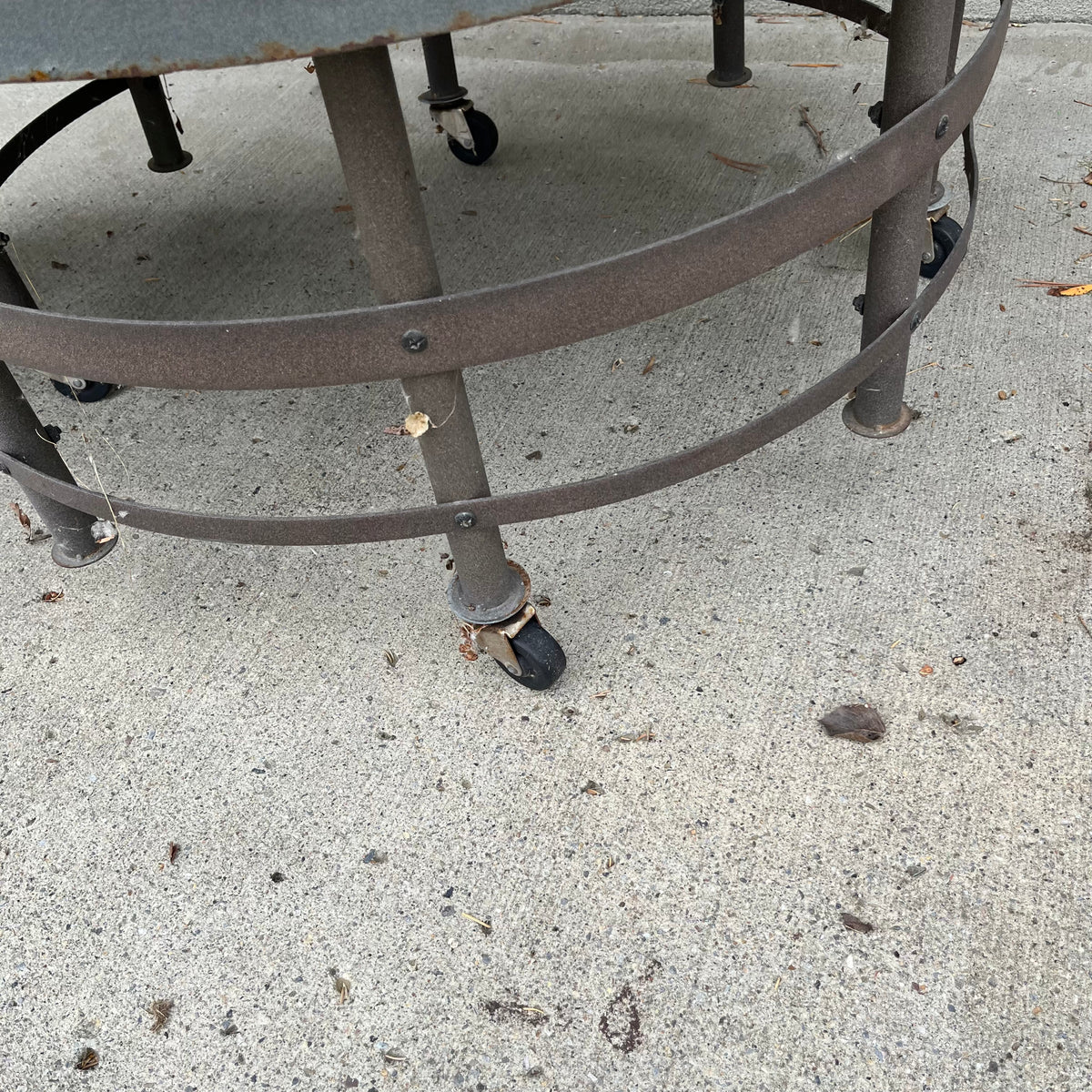 D328 Metal and tile firepit (33" diamter, 18" high)