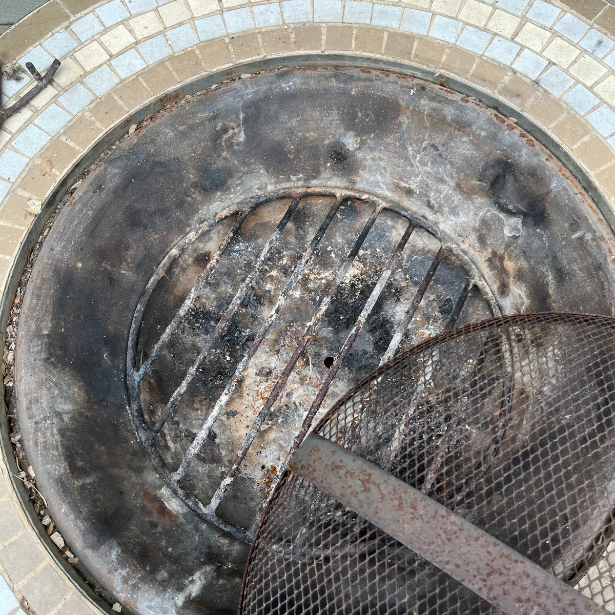 D328 Metal and tile firepit (33" diamter, 18" high)