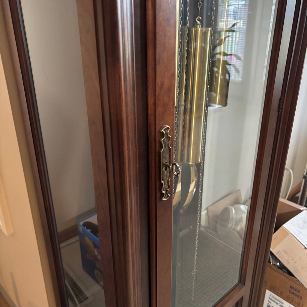 B100 Vintage Howard Millar Grandfather Clock (in excellent working condition) **SEE FULL DESCRIPTION
